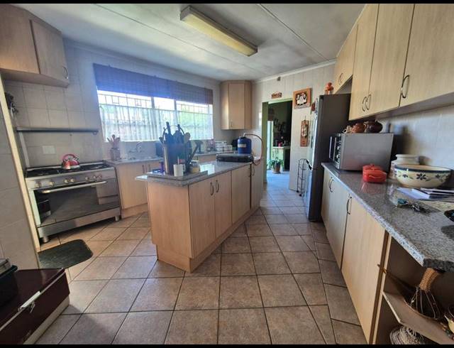 3 BEDROOM HOUSE FOR SALE IN BRACKENHURST